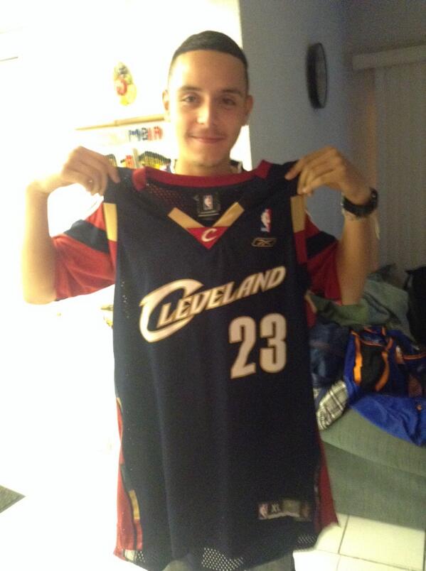 fxavi7's tweet photo. @SportsCenter @AdamSchefter @adrian_GK @Island0f24 lebroning part 2!!!!! http://t.co/aDpxgUj3p3