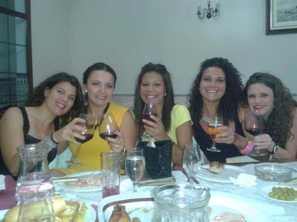 eliaa1985's tweet photo. Por culpa de esto hoy estoy molidaaa!! pero lo pase super bien #quinta85 http://t.co/baAKywGKFi