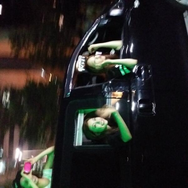 bear97131's tweet photo. @Girls_Day_Minah 누나! 사진은 비록 흐렷지만 이때 친구한테 찍어달라하구 누나한테 손흔들면서 누나! 다음에 또 봐요! 햇는데..기억나실라나요~ 코크고 흰카라티입은 학생인데 누나의 말에 감동했어요!! http://t.co/OYVnT9LjbM