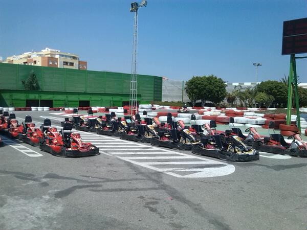 Ines_caracuel's tweet photo. Un poquito de karts pa' el cuerpo nunca viene mal.. @PuLy_77 @SaLome_pg @DavidRuizMoral2 http://t.co/NyCHluDzyw