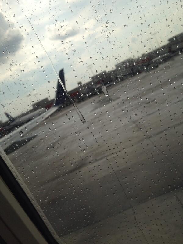 CFADeerValley's tweet photo. It is POURING rain in Atlanta. Guess who didn't bring a jacket because they're used to Phoenix?🙋 #melanietakesatlanta http://t.co/inTb4GwsdG