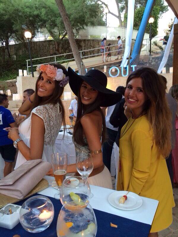 BarbaraAlvarezP's tweet photo. Beach glamour... 😂 http://t.co/rVuVMrwjFb