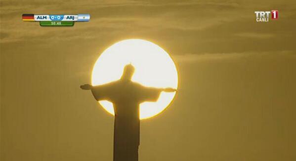 христос солнце правды. икона иисус христос вседержитель под куполом. иисус солнце. нимб спасителя на иконе. христос солнце правды икона.