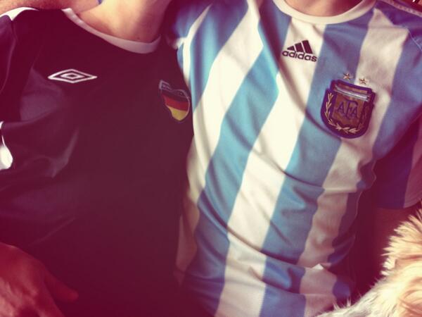 WriterGirlKarin's tweet image. It's anyone's game! #FifaWorldCup #GermanyvsArgentina #splithouse