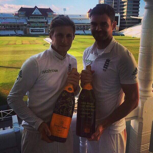 root66's tweet photo. Achieved one of my proudest moments on a cricket field this game with @jimmy9 #worldrecord #lovedeveryminute http://t.co/cG8n3hlOuT