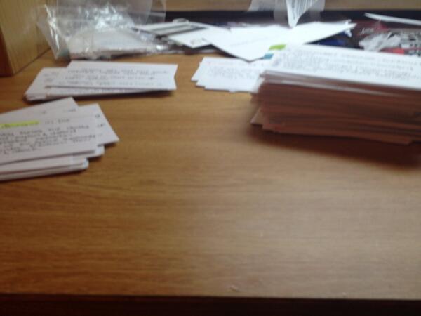 launacartier's tweet image. everything is much more interesting than these notecards ... #studystruggle