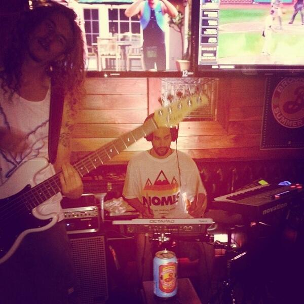 muxmike's tweet photo. Sam and denny :) #SkeeTownStylee
#StandardBar #Chicago http://t.co/qeCN0D57ug