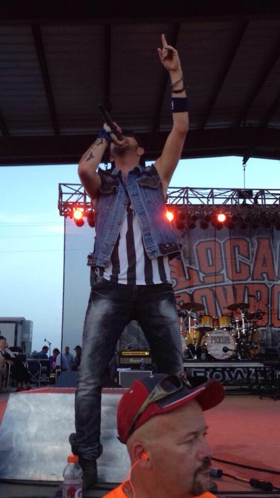 ahannon21's tweet photo. @locashcowboys amazing night with @kchandler80 at #countyfair2014 http://t.co/rUhm57G0I1