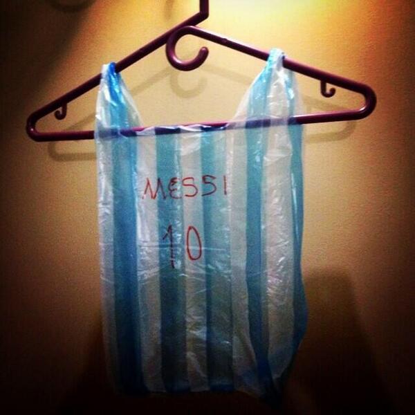Estibi31's tweet photo. Listos para apoyar a la Argentina con la camiseta alterna. http://t.co/BdnNRbfeOc