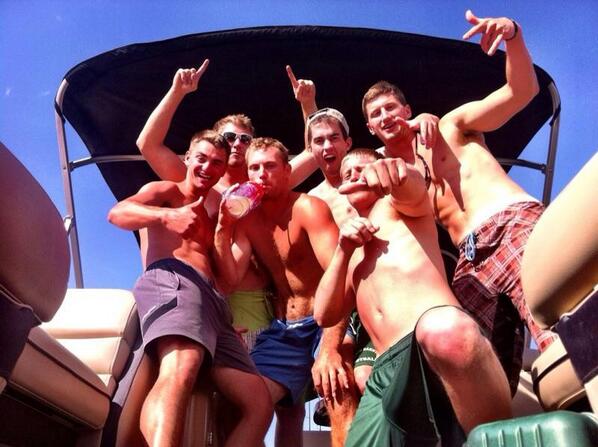 Jake3Miller's tweet photo. Great weekend with the boys! #AmericanKids @BDGovig @TaterLeapaldt @Jaw_Bones @Al_Deyle @garebeer22 @trevors_johnson http://t.co/IkKnNOZg9V