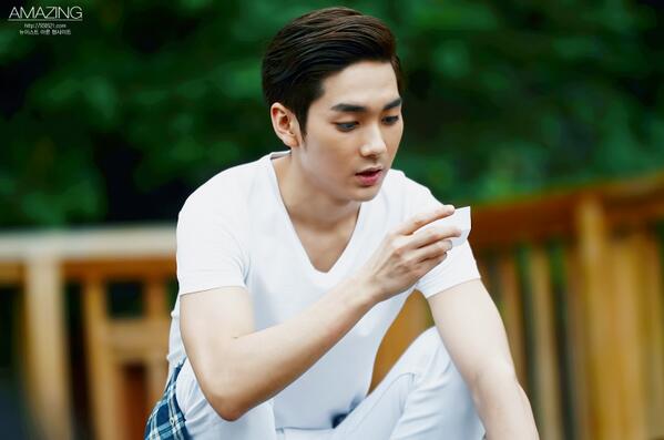 140713 인기가요 미니팬미팅 #ARON #NUEST #NUEST_ReBirth #뉴이스트 #아론 흰옷 그리고 팔....팔....ㅇ&lt;-&lt;