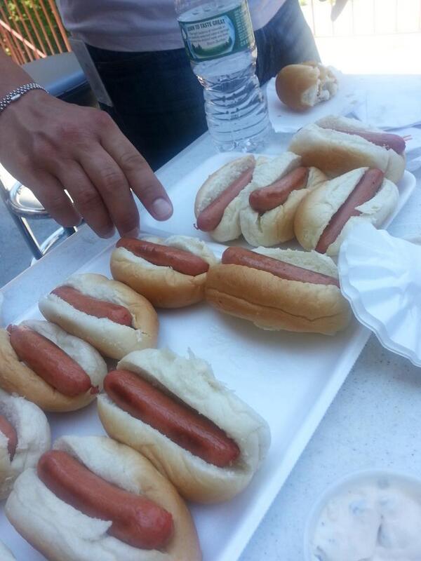 CassadillaMole's tweet photo. A BDev consensus: these mini hot dogs would make @brierj oh so happy. #bdevfridayfishfry #ossining #AJs http://t.co/BjMQGiDxqT