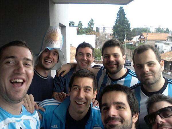 FranaDB's tweet photo. Selfie Mundialista by Ari Vanelli. #VamosArgentinaCarajo  Cc @Matteo_Grenci @novalecorrer @tachamela2ble http://t.co/xKj3dtTiQE