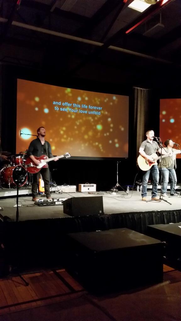 DerwinLGray's tweet photo. @asworship &amp; @LoganWalter is leading and singing some beautiful, Jesus-glorfying music. So edifying🎤👏👏👏 http://t.co/pvJl6trfRj