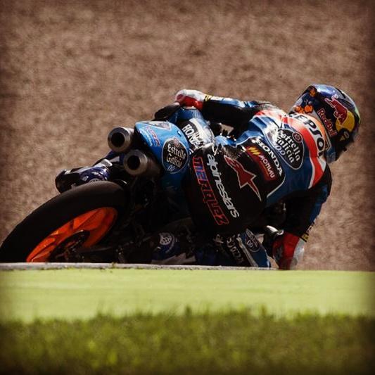 alexmarquez73's tweet photo. Y nos vamos de vacaciones con ganas de más! A seguir trabajando!/And we go on holidays looking forward to come again! http://t.co/02b2Izab2r