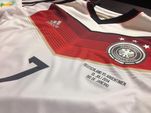 DFB_Team_EN's tweet image. 20 minutes to go! The teams are out warming up. #GER will wear their white kit today. #GERARG #2014WorldCupFinal