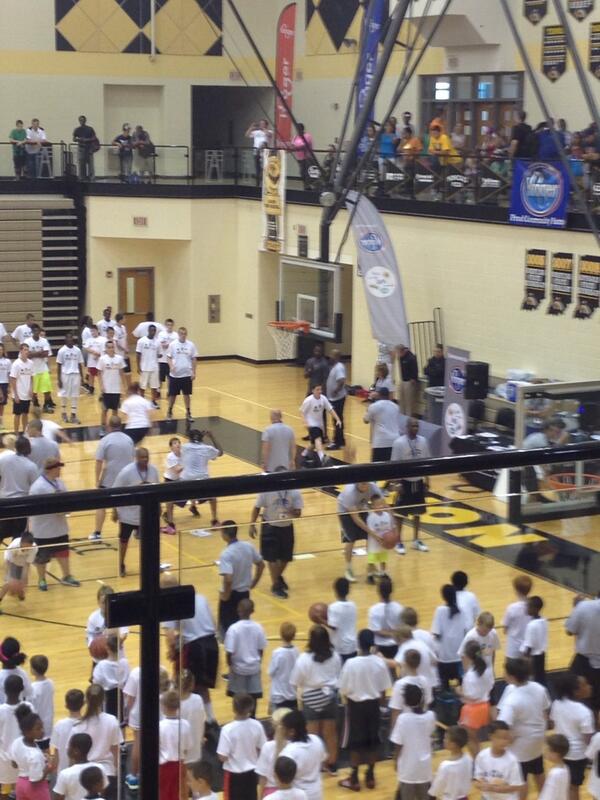 carolconwell's tweet photo. 320 kids having a ball @ProCamps. Sponsors @kroger and @ProcterGamble bring a unique experience to meet Paul George! http://t.co/MNkrD4F0jR