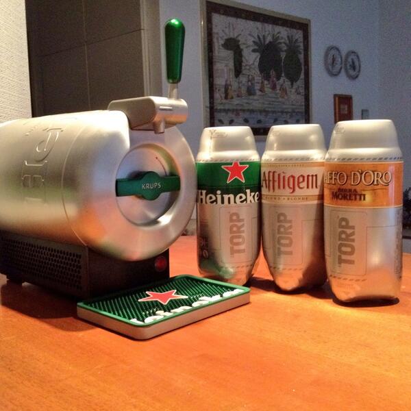 rosati_luca's tweet photo. Io e amici ci godiamo la finale dei #Mondiali2014 assieme ad @Heineken_IT e il fantastico The Sub! :D #playthesub http://t.co/7wdHb2eM6h