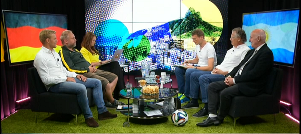 sportbladet's tweet photo. JUST NU: Finalelvorna analyseras i #StudioSamba http://t.co/dMPewMFVJm http://t.co/rgEkRvsvRw