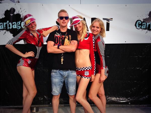 SquareAgency's tweet photo. Onze meiden Lois, Inge en Margriet @ work! "promotie team #carbagerun http://t.co/pT329wIq46"
