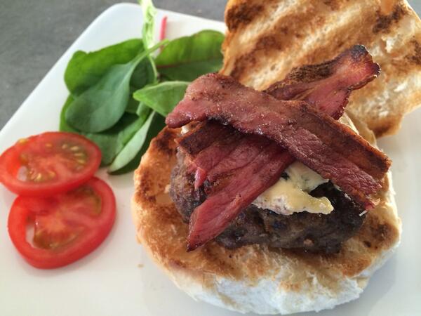 IanM1871's tweet image. Home made burger topped with cherry smoked streaky bacon &amp;amp; Barkham Blue cheese from @GreysCheeseComp. #BBQking