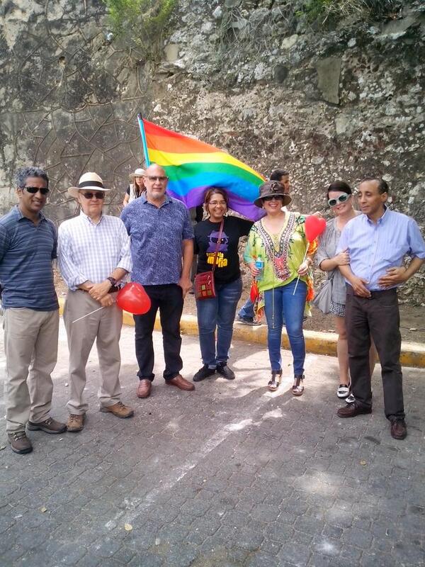 solanopat's tweet photo. @aarango Ahí está tu galán "@Orgullo_RD: Padrinos y madrinas #Orgullo2014 http://t.co/LZvyLcgBF7”
