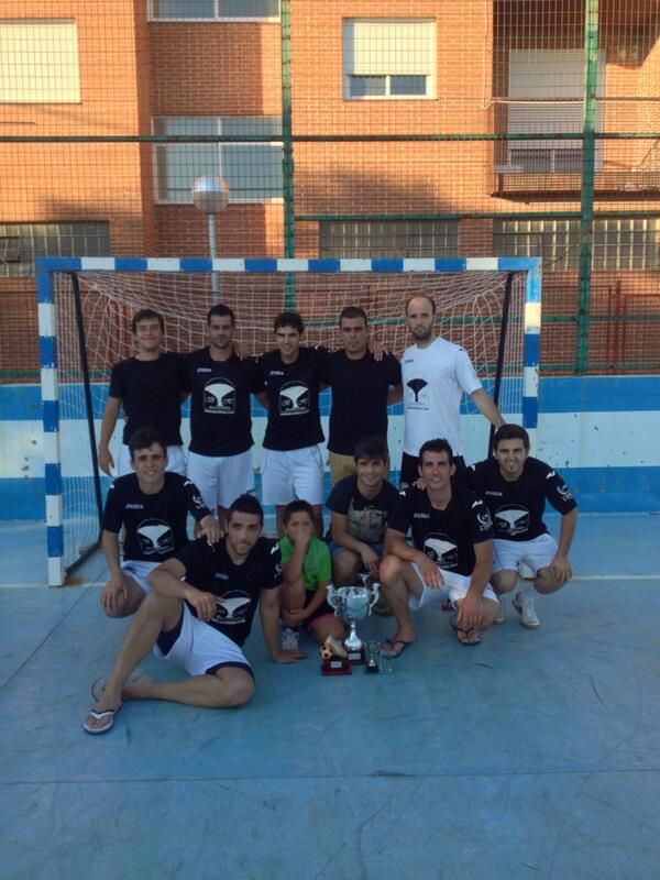jaimesanchez14's tweet photo. Campeones de almaraz!! http://t.co/Ao589wWkuf