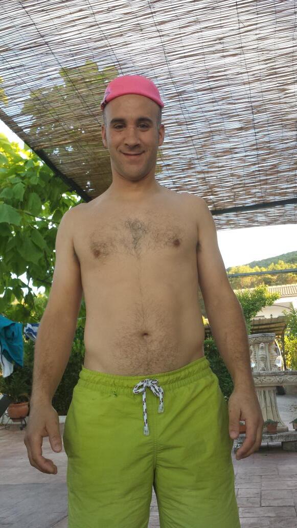 AnitaBelen_Cook's tweet photo. De piscineo con @loli_mor @dieguillo288 y @esteban_mc82 http://t.co/JCy4zQVt3V