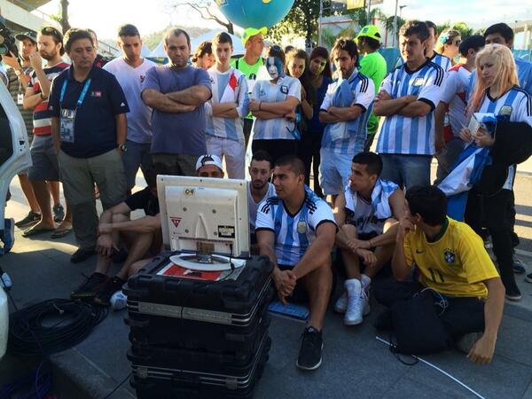 futbolmovie's tweet photo. Argentines unable to get tickets to #ARG v #GER watching on PC outside Maracanã. #worldcup http://t.co/sG5evy1b0I