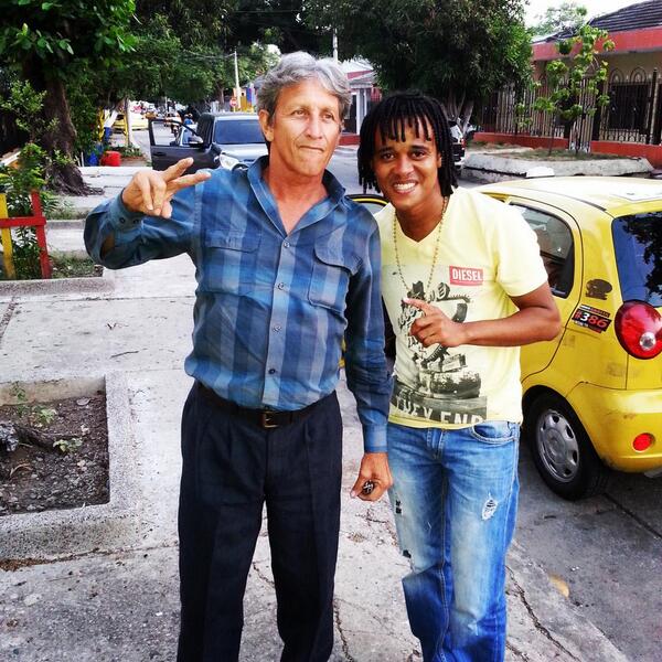 Blachodrums1's tweet photo. @GolCaracol los 2bles exactos de cuadrado y pekerman. Jejeje http://t.co/M9GWMjbLlS