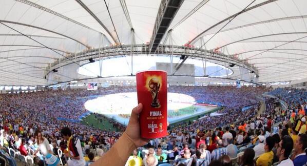MEDIO_Angels's tweet photo. Ummm sebenernya gw lagi nnton di stadion. Haus ah mao minum dulu ~ http://t.co/9k2tH6O7qa