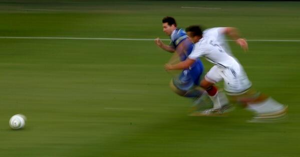 AwWandi's tweet image. "@VIVAbola: Siapa yang bisa kejar Messi? Yang pasti bukan Hummels #VIVAworldcup2014 http://t.co/TTN9jfa7s1"