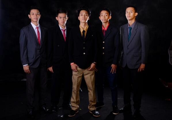 PacetoKill's tweet image. Masa SMA telah usai, saatnya untuk kami fokus. Terimakasih temen2 u/ supportnya selama ini, doakan kami sukses ya :)