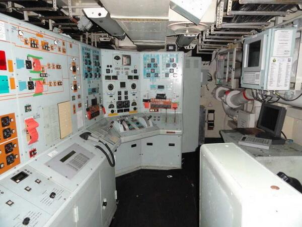 Old_Skool_Ford's tweet photo. Bridge/SCC, Main FL failure stbd, Emergency stop stbd shaft, permission to trip Stbd Spey?! #flashbacks #hmscornwall http://t.co/N0uGoT3XR2