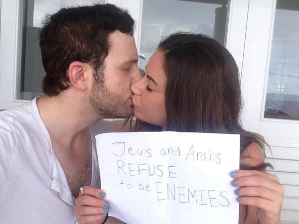 Sur le Web, "les Juifs et les Arabes refusent d'être ennemis" BscwPeACIAAf3Cq