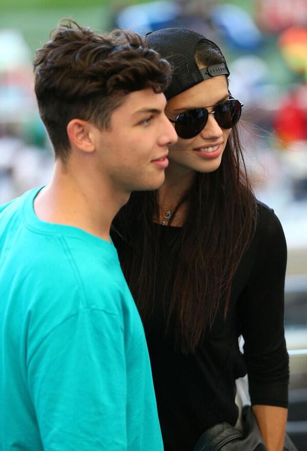 ModelCali's tweet image. Adriana Lima (@AdrianaLima) on the match.