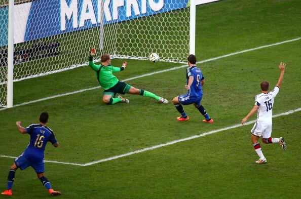 If Argentina loses, Gonzalo Higuaín is going to have nightmares about these two shots--WATCH: slate.me/U8CP7T