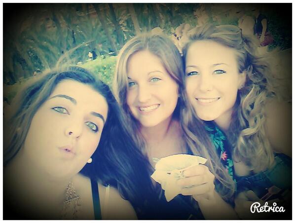 95ciin's tweet photo. Buena tarde con mis chicas ❤😍 @nuriasoler22 @Cynthia_mm4 http://t.co/QZ8vQXnmZj