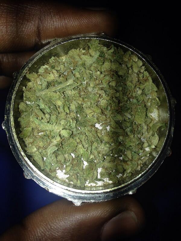 Loadthesniper's tweet image. Blowing loud 9⃣3⃣⛽️ @BMFKIDD roll another 😁 #2High #WhatUSmoking