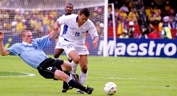 Uruguay's tweet photo. Desde el 13.07.01, @rusoperez15 jugó 89 partidos en la selección mayor y anotó 2 goles. Jugó 10 torneos oficiales. http://t.co/WSdbS4vPb1