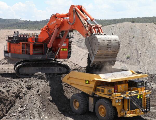 AUMiningMonthly's tweet image. @HitachiCME's latest backhoe excavator is in full swing at a Queensland coal mine. Full story in July.#Mining @VettiK