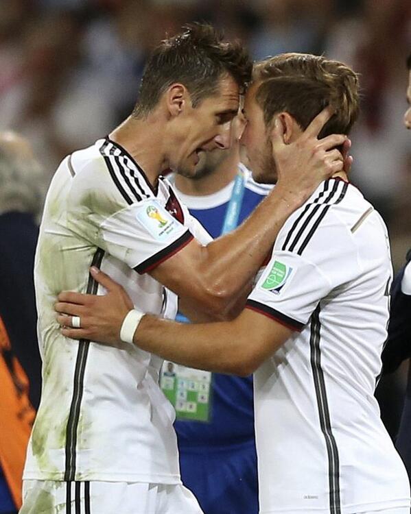 GVconelMundial's tweet photo. #LaImagen Sustitución de Miroslav Klose por Mario Göetze http://t.co/DcHoFQ7P98 http://t.co/pIvcFV0PtN
