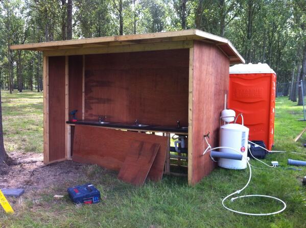 AbstractPlumbin's tweet image. Busy end to the week with @AbstractBuildin Hot &amp;amp; cold water in field for temporary camp site #PearlJam #miltonkeynes