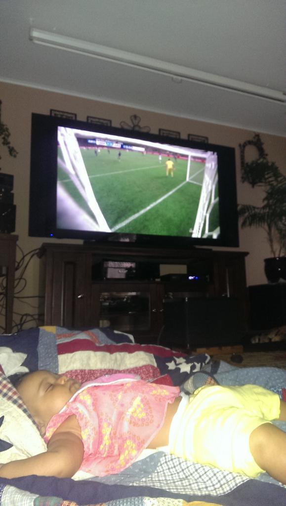 KTKaffeine's tweet photo. Someone got tired of waiting for the goal and missed it! #WorldCupFinal  #DontTellOma http://t.co/lQlJov0FOR