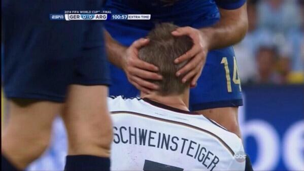 NOTSportsCenter's tweet photo. Argentina may not have scored on the pitch, but one player sure did off of it

#WorldCupFinal (pic via @PeytonsHead) http://t.co/f8eut28h4E