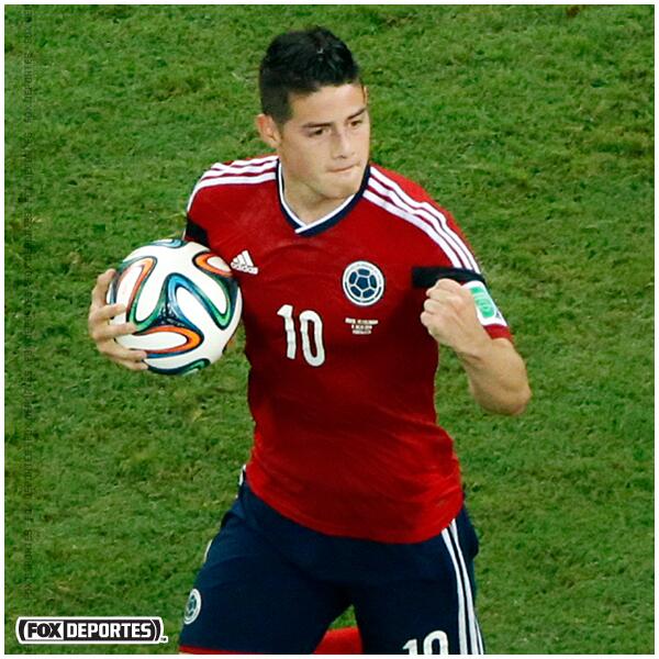 FOXDeportes's tweet photo. La buena noticia para #COL. ¡Felicidades campeón goleador!
@jamesdrodriguez 
#AbrazoDeGOL http://t.co/roEZ67YypN