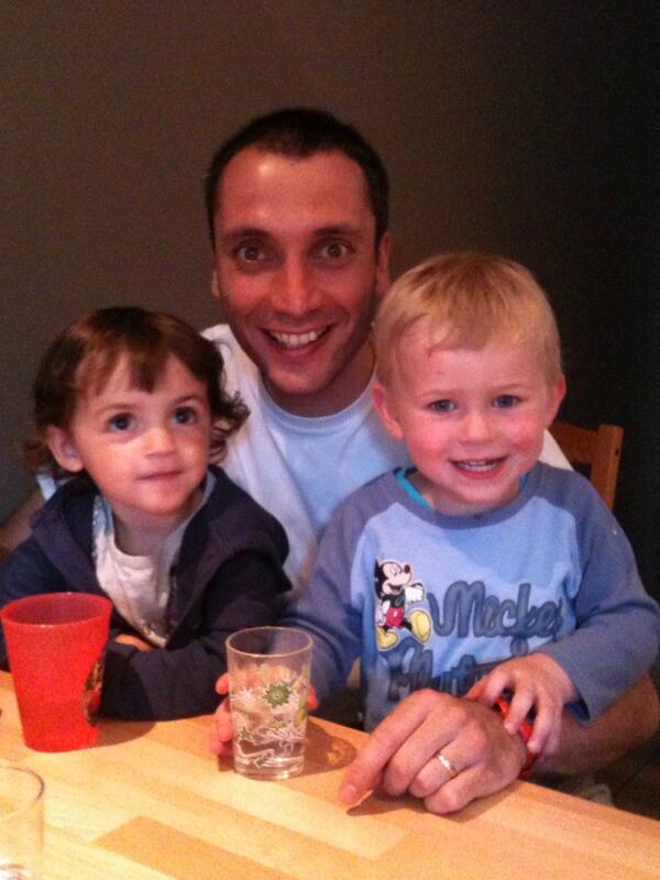 charlynemercier's tweet photo. Happy Bday to my little princesse Zélie @gchapelier @b_edwige #MissYou #WishYouWereHere http://t.co/BUTJvAlEW2