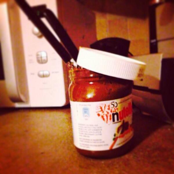 2dayswork's tweet image. Si prevede una bella serata❤️ #me #cuggi #vero #veronica #home #sole #solette #nutella #... bit.ly/1ndgiOk