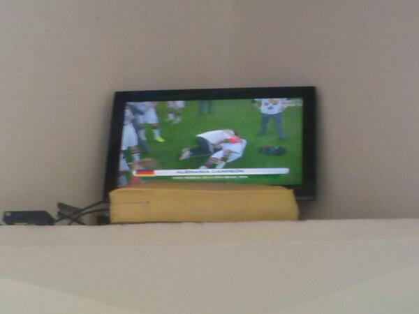 Javier10jg's tweet photo. #DIRECTVCopaMundialselfie como sea pero por lo menos lo vi, VIVA ALEMANIA!! http://t.co/ItfSocWsMr