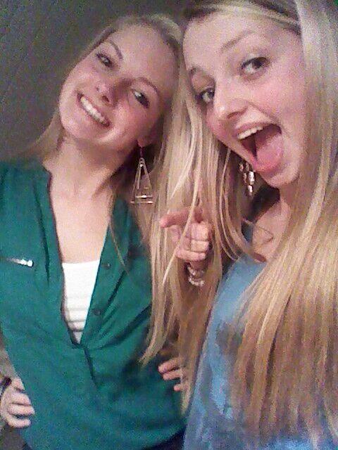 MerlevdHeuvel's tweet photo. Happy b'day sis! @Annevdheuvell http://t.co/LtzTATKWg2